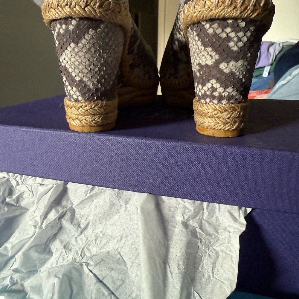 Stuart Weitzman Elegant Snakeskin Wedge Espadrilles - Picture 4 of 9